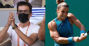 Maria sakkari is a greek professional tennis player. Maria Sakkarh Sto Pleyro Ths Kai Ston Hmiteliko O Kwnstantinos Mhtsotakhs Diaforetiko