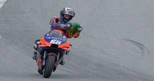 Miguel oliveira parte para esta jornada de moto gp no circuito sachsenring na alemanha na sétima posição do mundial (com 54 pontos) e com a confiança renovada depois da espetacular vitória na catalunha. Miguel Oliveira Vence Corrida Em Motogp Na Ultima Volta E Faz Historia Para Portugal