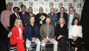 The first season takes place in 2002, excluding the opening scene in the pilot where saul, (under his gene alias), works at a cinnabon, and features bob odenkirk reprising his. The Casts Of Breaking Bad And Better Call Saul Together At Comic Con Bettercallsaul