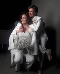 El secretario de salud estará encargado de la alcaldía mientras la mandataria cumple su aislamiento. Revelan Primera Foto Del Matrimonio De Claudia Lopez Y Angelica Lozano Rcn Radio