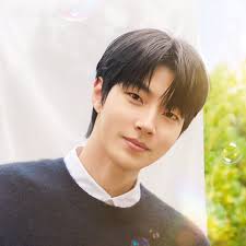 𝙃𝙬𝙖𝙣𝙜 𝙄𝙣 𝙔𝙚𝙤𝙥 황인엽 added a new photo.