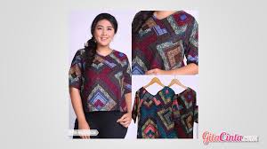 Banyak juga dari penggemar klub ternama yang menggunakan baju bola untuk dijadikan fashion mereka. 5 Model Baju Orang Gemuk Yang Modis Coba Deh Gitacinta Com