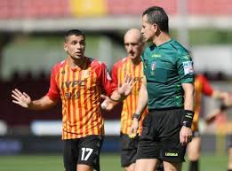L'arbitro che a milano espulse koulibay disperato per i cori razzisti e che a pechino si rese protagonista di decisioni quantomeno discutibili. Ytplpeq8v5fqom