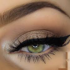 Ahora la clave está en apostar a colores impactantes de la mano de las paletas más osadas y darle rienda suelta a nuestra imaginación para crear los mejores estilos. Paso A Paso Maquillaje Ojos Claros Piel Clara Imagenes De Maquillaje De Ojos