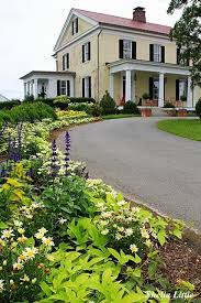 Home Tour Of Moss Mountain Farm P Allen Smith Farmhouse Landscaping P Allen Smith Front House Landscaping