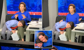 Her husband andy hubbard is a businessman. Msnbc Anchor Stephanie Ruhle Broadcasts With Her Son On Her Lap Daily Mail Online