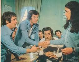 Sınıfı sınıfta kaldı (the chaos class failed the class, 1975), hababam sınıfı uyanıyor (the chaos class is waking up, 1976), hababam sınıfı tatilde (. Hababam Sinifi Sinifta Kaldi Full Hd Muhabir