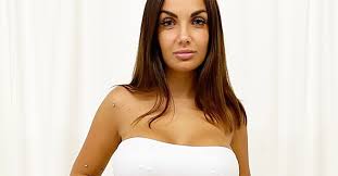 Stream new music from elettra lamborghini for free on audiomack, including the latest songs, albums, mixtapes and playlists. E Il Vestito Da Sposa Elettra Lamborghini In Bianco Incuriosisce I Fan Radio Deejay