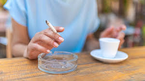 Nah pada kesempatan kali ini team jeparaku.com juga ingin berbagi mengenai gambar dp bbm ngopi dan rokok bergerak terbaru yang lebih fresh dan segar. Hobi Ngopi Sambil Merokok Ini Efeknya Bagi Kesehatan Jantung