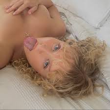 Sarah Thomas - Fleshbot