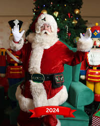 Come see Santa at the mall this week🎄