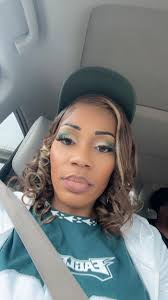 Huda's full commercial during the Eagles game just now! Iktr 🤭