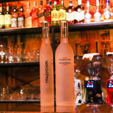Se consideră a fi una dintre cele mai scumpe vodkas. Gradusnik Vodka 15 Wine Bottle Vodka Rose Wine Bottle