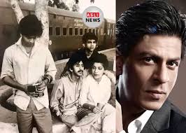 VIRAL : Foto Jadul Shah Ruk Khan Jadi Penjual Karcis Bioskop Sebelum Jadi  Raja Bollywood. Ini Komentar Netizen!