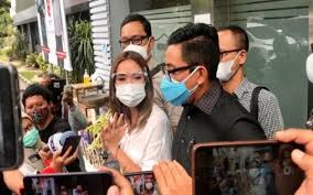 Heboh tersebarnya video asusila yang menyeret nama gisel anastasi kedalam pusarannya hingga kini masih bergulir panas. 21hvjhywp9eenm