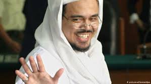 Pengacara rizieq, sugito, meminta rizieq shihab dan menantunya hanif alatas, serta direktur rs ummi bogor dr. Rizieq Shihab Yang Tersohor Dunia Informasi Terkini Dari Berbagai Penjuru Dunia Dw 28 03 2017