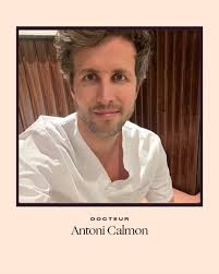 👨‍⚕️Some #spf50 is hidden in this selfie (yep, even in autumn!) #protect  #skinprotection #cosmeticdoctor