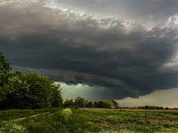Expand_more and there were lightnings and voices. Jegeso Szupercella Es Oriasi Vihar Az Alfoldon Kepek Es Video Pestisracok