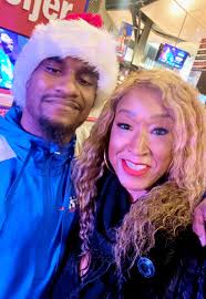 Good Morninggggg! Let's hear it for the Detroit Pistons 112-86 Hornets! I  was so happy to see my cousin Jacob ( Dirk Evans son) with the Pistons  Extreme Team, and some other