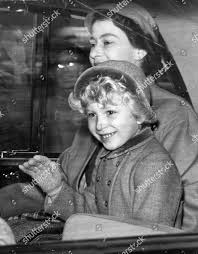 In the movie, dvd1 ends with fidel's gang victoriously on their way to havana. Pin Von Goldstein Auf Konigin Elizabeth Und Prinz Philip In Kinder Tagen Prinz Philip Prinz Kinder
