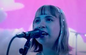 When he calls me pretty, i feel like somebody. Watch Beach Bunny Perform Viral Cloud 9 Live On Fallon