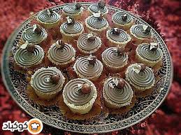 اكواب الصابلي بقطايف الكراميل وشوكولاته البندق بالصور من شهد رحمة من كوكباد Recipe Food Mini Cupcakes Desserts