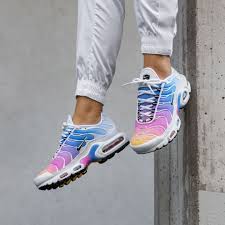 Nike Wmns Air Max Plus Gradient Pack Frauenschuh Weiss Pink Nike Shoes Air Max Nike Air Max For Women Nike Sneakers Women
