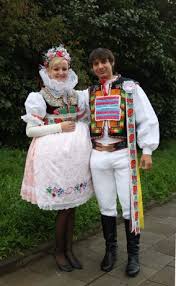 Mír a uklidnění v kopcích a lesích chřibů a bílých. Folklor Haneckeho Slovacka Fotoalbum Kroje Hanackeho Slovacka Kroj Ze Zarosic