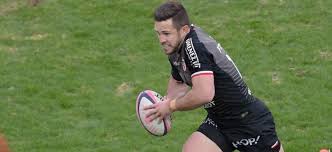 Il manque un point aux rochelais pour sécuriser une place dans le top 6 après leur défaite à lyon, qui a lui assuré sa place en phase finale et même un barrage à domicile. Top 14 J13 Toulouse Enfonce Montpellier La Rochelle Etrille Agen Castres S Impose A Lyon