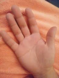 手 が 小さい 男性