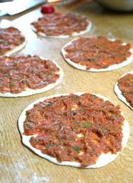 Lahmacun Mehr Als Nur Turkische Pizza So Nach Gefuhl Rezept Turkische Pizza Turkisches Essen Rezepte Rezepte