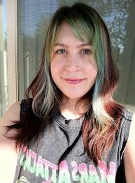 my hair has grown from chin length down to this in ~18 months and now I  don't know what to do with it 🫠