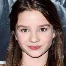 Elle Whitfield's Instagram, Twitter & Facebook