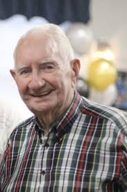 Thomas Quinlivan's Instagram, Twitter & Facebook