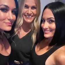 Last night was a Hooterific time! Lol! 😜🦉🙃🤪🎉🥂🧡 It was so incredible  to connect with all these women that left such an impression