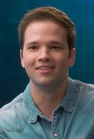Gibby sehr nachdenklich junge, aber wenn das, was er denkt, ist gut, ist es, sich selbst. Nathan Kress Wikipedia