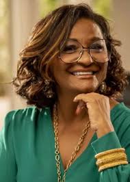 Coluna Ópraí Wanda Chase entrevista a atriz Cláudia Di Moura