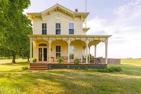 1859 Italianate In Danvers Illinois Captivating Houses Old Houses For Sale Old Houses Victorian Homes
