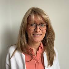 OK-klompen saai?? Welnee! Anesthesiemedewerker Mariska van Putten van het  HagaZiekenhuis maakt van iedere OK Klomp een waar kunstwerk.  https://lnkd.in/gcJJ9Zx