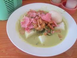 The texture is similar to those of ketupat, with the difference being that the ketupat container is made from wo. Popular Lontong Rice Cake Breakfast Review Of Ketupat Sayur Onen Pekanbaru Indonesia Tripadvisor