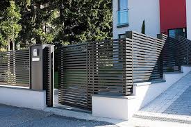 Guardi Aluzaun Linea Grau Gartentor Grau Linea In 2020 Moderne Landschaftsgestaltung Zaun Garten Modernes Zaun Design