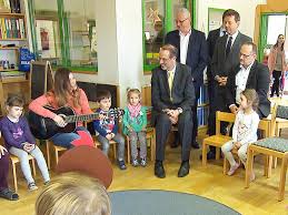 Seit 2000 professor für angewandte geografie, raumforschung und raumordnung an der universität wien. Minister Besuch Fassmann Fordert Nms Reform Burgenland Orf At