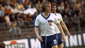 Media in category 1968 in the german democratic republic the following 5 files are in this category, out of 5 total. Excursao Futebol O Lado Azul Da Alemanha A Historia Do Futebol Da Extinta Alemanha Oriental