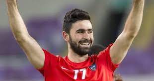 يلعب في مركز الهجوم أو كمهاجم ثاني أو جناح مع نادي الهلال السعودي ومنتخب سوريا. Ø¹Ù…Ø± Ø®Ø±Ø¨ÙŠÙ† Ø§Ù„ÙˆØ­Ø¯Ø© Ø§Ù„Ø¥Ù…Ø§Ø±Ø§ØªÙ‰ ÙŠÙØ§ÙˆØ¶ Ø§Ù„Ù…Ù‡Ø§Ø¬Ù… Ø§Ù„Ø³ÙˆØ±Ù‰ ÙˆÙŠØ³Ø¹Ù‰ Ù„Ø¶Ù…Ù‡ ÙÙ‰ Ø§Ù„Ù…ÙŠØ±ÙƒØ§ØªÙˆ Ø§Ù„Ø´ØªÙˆÙ‰ Ø§Ù„ÙŠÙˆÙ… Ø§Ù„Ø³Ø§Ø¨Ø¹