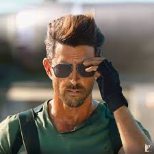 Hrithik roshan is an indian actor, born on 10th january 1974, well known globally for his versatile roles, unmatchable dancing skills and attractive looks. War Hrithik Roshan Gif War Hrithikroshan Hrithikstyle Discover Share Gifs