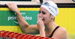 Kaylee mckeown after breaking the commonwealth record for the women's 200 metre breaststroke final next to emily seebohm during the australian. Kaylee Mckeown Breaks Women S 100m Back World Record
