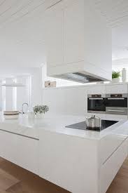 Decoracion De Interiores En Blanco Cocinas Decoracion De Cocina Moderna Decoracion De Cocina Cocinas Modernas Espacios Pequenos