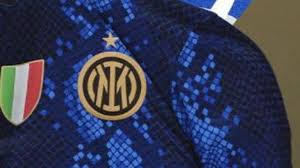 18 scudetto 7 coppa italia. Fussball News Schlangen Look Inter Bricht Mit Trikot Tradition Fussball News Sky Sport