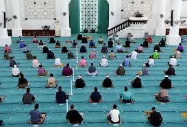Sholat ashar bisa dilakukan di rumah maupun di masjid. Portal E Solat