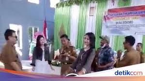 Telegram, telegram both tele, bot tele, bot telegram, video viral tiktok, viral bangladesh, bot tele demikianlah informasi yang admin sampaikan kepada sobat semua mengenai both tele video viral. Regrets The Village Head In Grobogan After The Viral Dance With The Singer Became The Spotlight Archyworldys